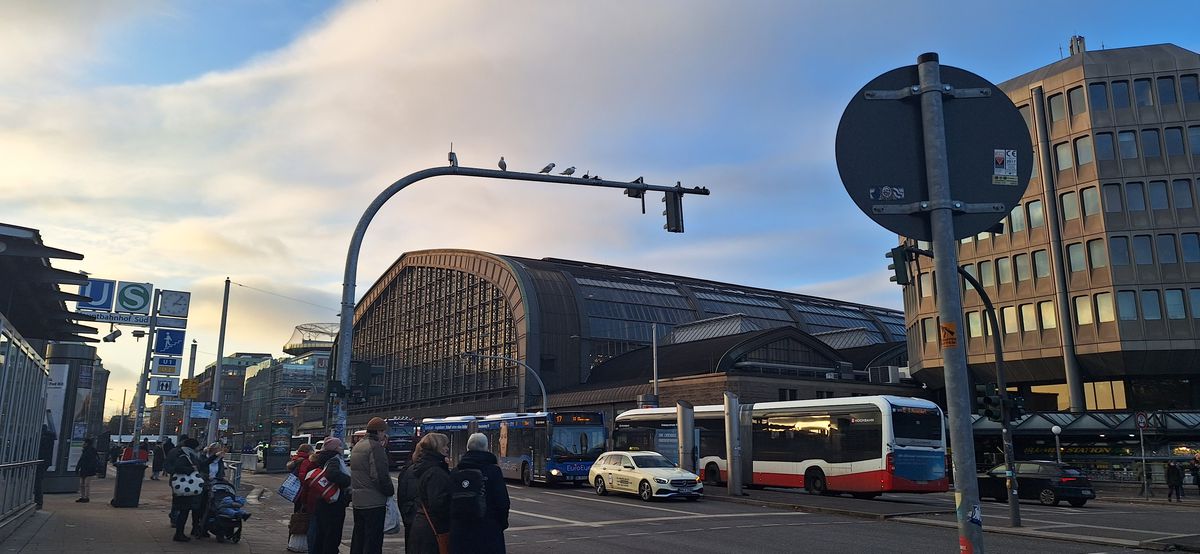 Reportaj din orașul ars, înecat și bombardat, dar niciodată învins » Capitolul la care bate Amsterdam și Veneția + Partea întunecată a metropolei germane. Ți-e teamă!