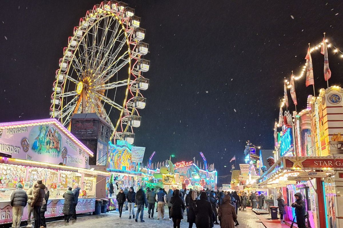 Reportaj din orașul ars, înecat și bombardat, dar niciodată învins » Capitolul la care bate Amsterdam și Veneția + Partea întunecată a metropolei germane. Ți-e teamă!