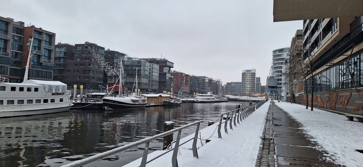 Reportaj din orașul ars, înecat și bombardat, dar niciodată învins » Capitolul la care bate Amsterdam și Veneția + Partea întunecată a metropolei germane. Ți-e teamă!