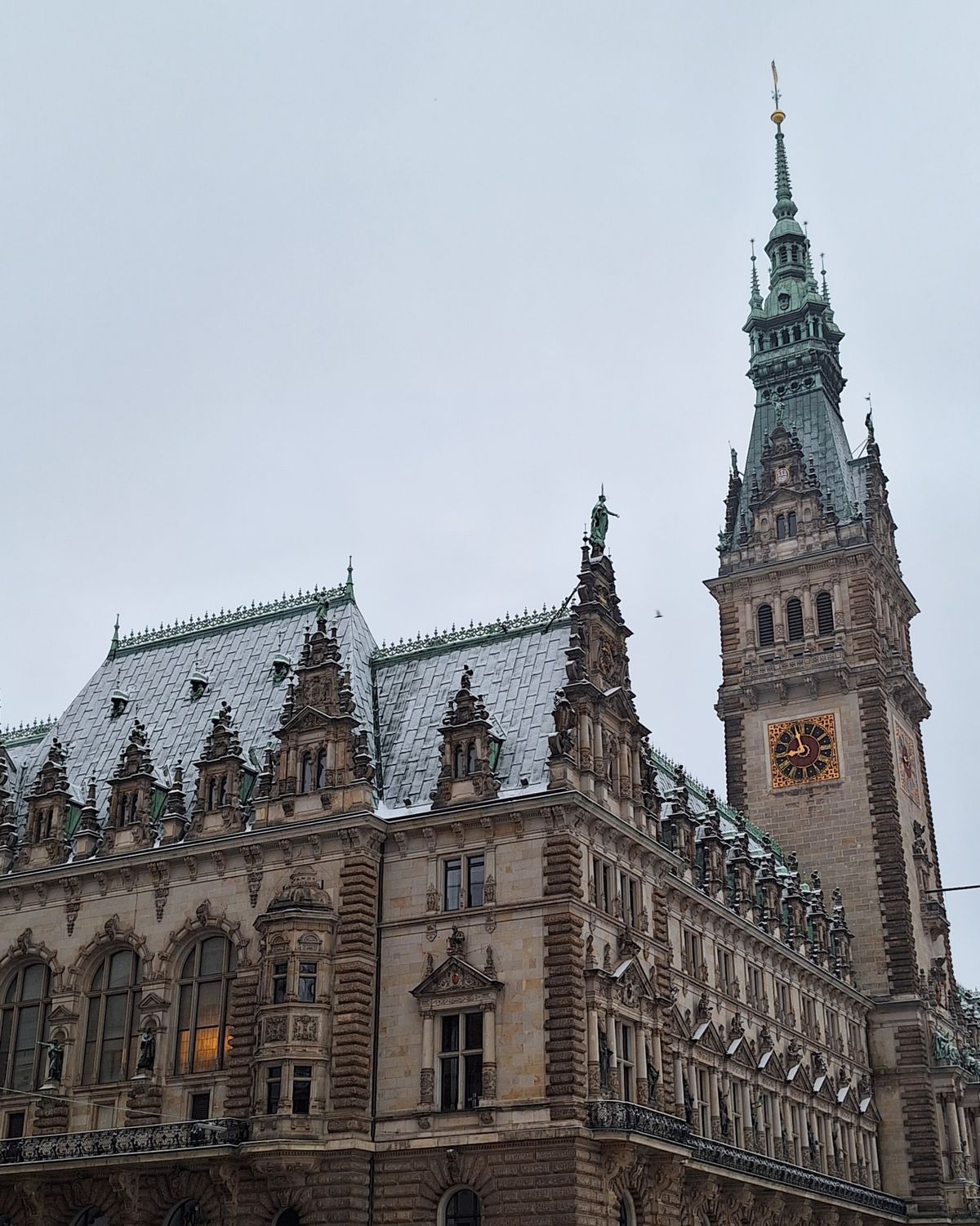 Reportaj din orașul ars, înecat și bombardat, dar niciodată învins » Capitolul la care bate Amsterdam și Veneția + Partea întunecată a metropolei germane. Ți-e teamă!