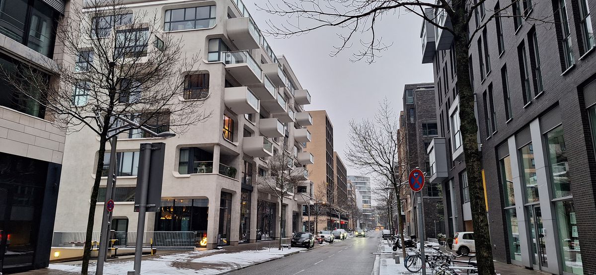 Reportaj din orașul ars, înecat și bombardat, dar niciodată învins » Capitolul la care bate Amsterdam și Veneția + Partea întunecată a metropolei germane. Ți-e teamă!