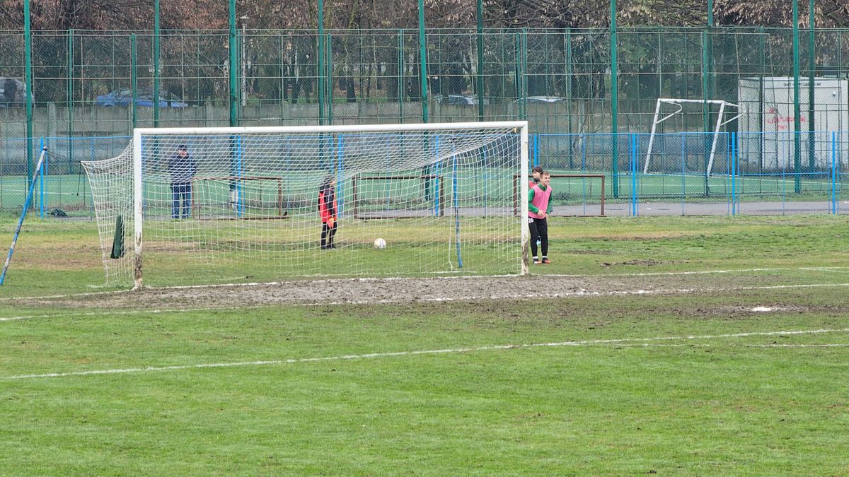 Stupoare la Unirea Dej - CS Mioveni, în Liga 2 » Meci oprit, nu s-a putut juca timp de 20 de minute!