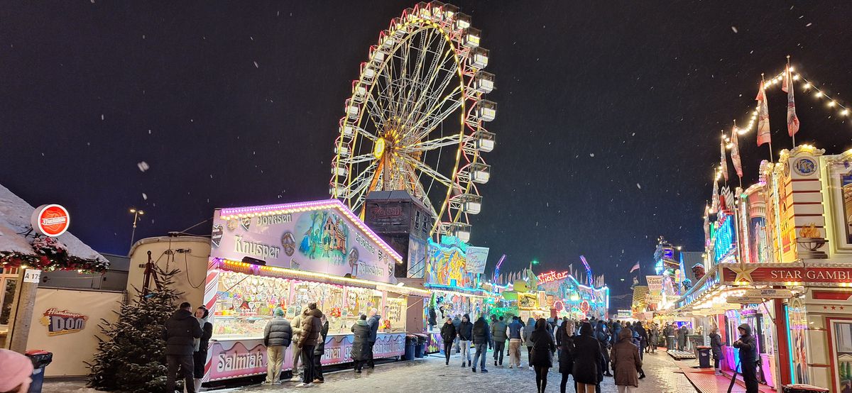 Reportaj din orașul ars, înecat și bombardat, dar niciodată învins » Capitolul la care bate Amsterdam și Veneția + Partea întunecată a metropolei germane. Ți-e teamă!