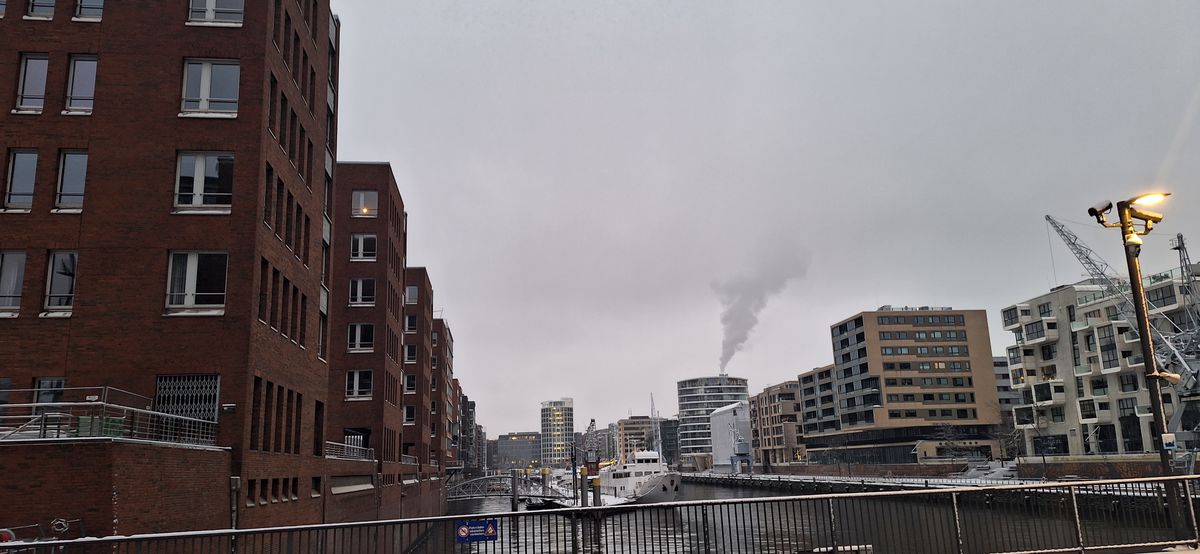 Reportaj din orașul ars, înecat și bombardat, dar niciodată învins » Capitolul la care bate Amsterdam și Veneția + Partea întunecată a metropolei germane. Ți-e teamă!