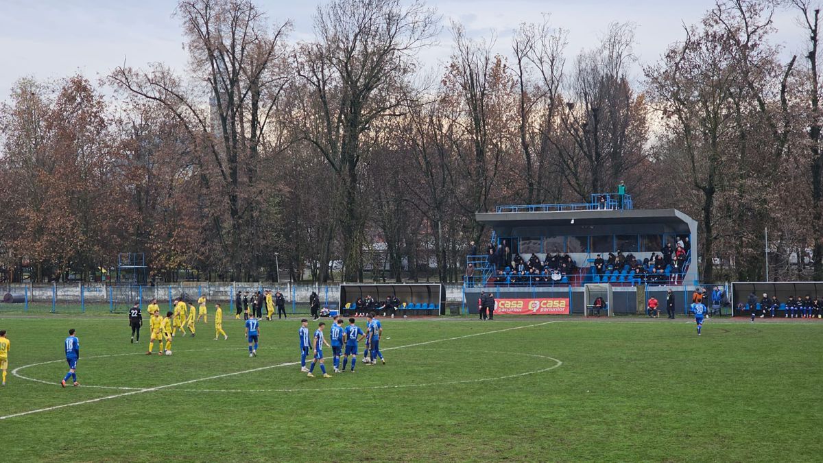 Stupoare la Unirea Dej - CS Mioveni, în Liga 2 » Meci oprit, nu s-a putut juca timp de 20 de minute!
