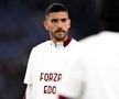 Căpitanul Lorenzo Pellegrini, în tricou alb cu numele fostului său coleg, Eduardo Bove / Foto: Imago