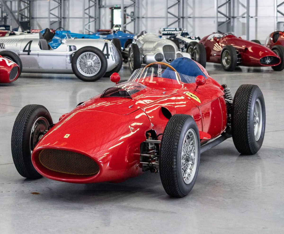 69 de mașini de lux, scoase la vânzare de Bernie Ecclestone, „nașul” Formulei 1: „Este cea mai importantă colecție de mașini de cursă”