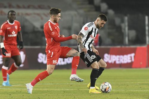 U Cluj - UTA, meciul care stabilește liderul etapei 18 din Superliga » Arădenii marchează din foarfecă / foto: sportpictures.eu