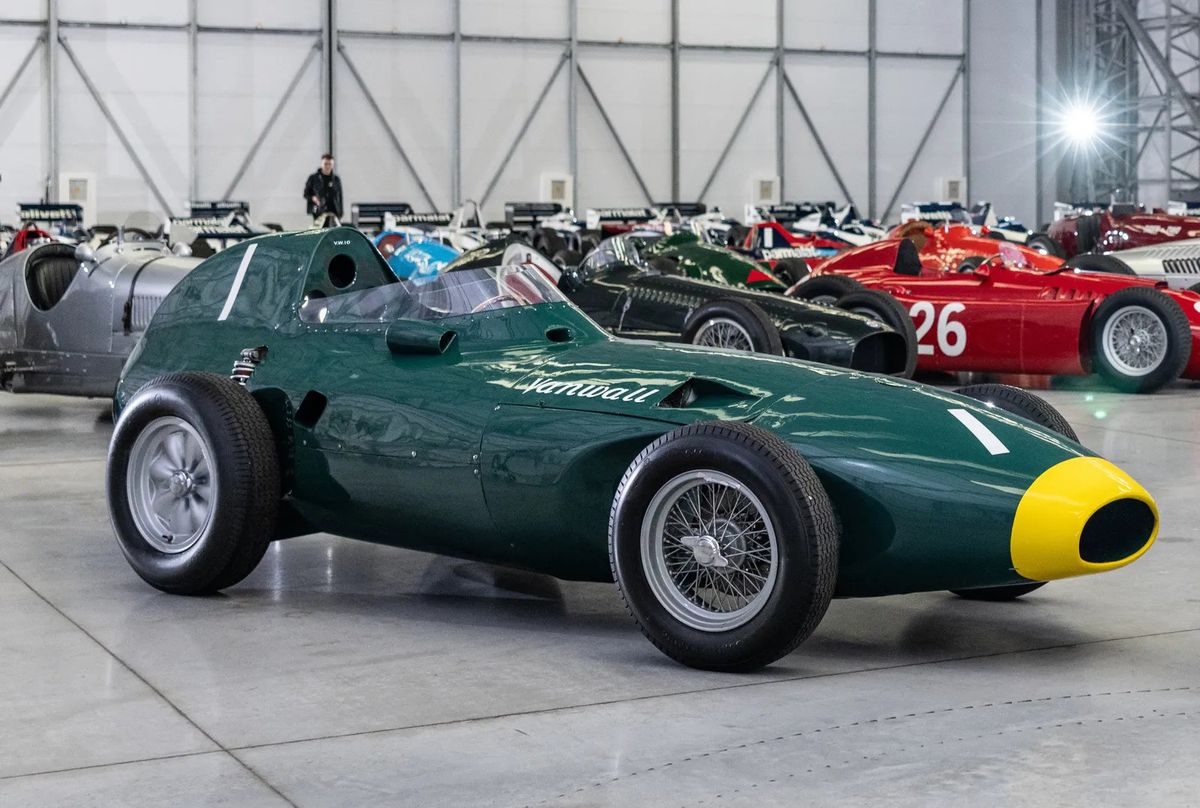 69 de mașini de lux, scoase la vânzare de Bernie Ecclestone, „nașul” Formulei 1: „Este cea mai importantă colecție de mașini de cursă”