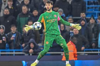 Pe Pep Guardiola îl paște o criză de portari » Ei vor să plece în ianuarie