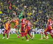 Scandal „bricheta” în Fenerbahce - Galatasaray! Lovit imediat după gol, sub privirile lui Lucescu