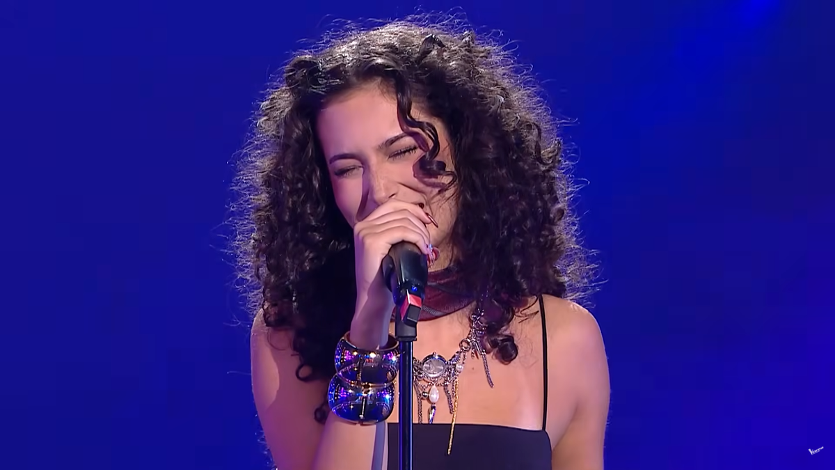 Eva, fiica dinamovistului Andrei Nicolescu, i-a „vrăjit” pe Smiley și pe Tudor Chirilă la Vocea României și a avansat în LIVE-uri