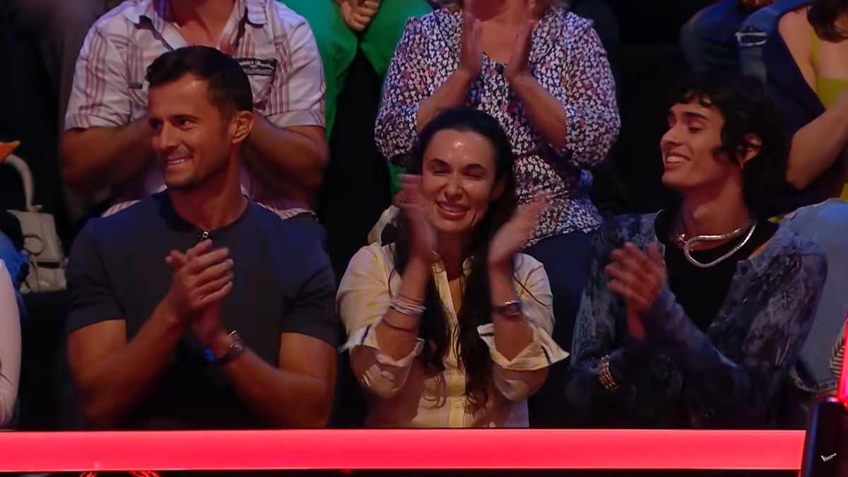 Eva, fiica dinamovistului Andrei Nicolescu, i-a „vrăjit” pe Smiley și pe Tudor Chirilă la Vocea României și a avansat în LIVE-uri