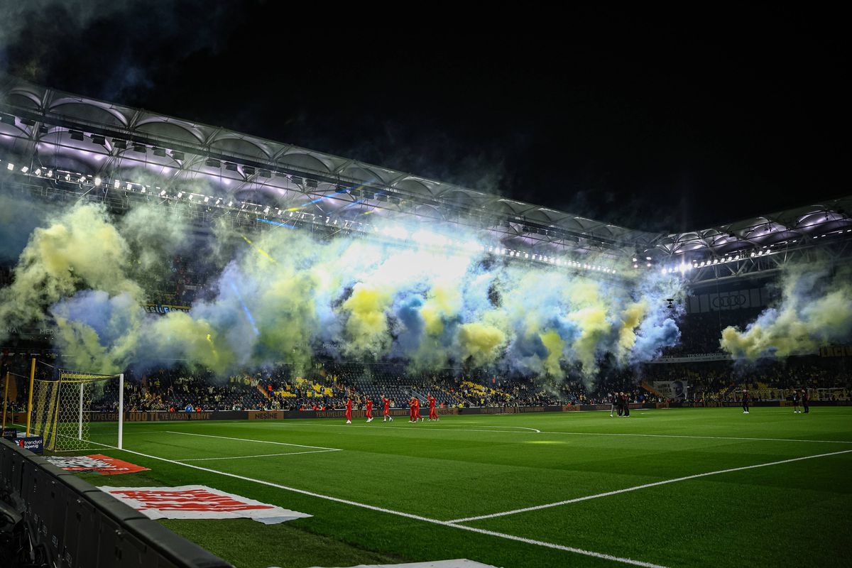 Scandal „bricheta” în Fenerbahce - Galatasaray! Lovit imediat după gol, sub privirile lui Lucescu