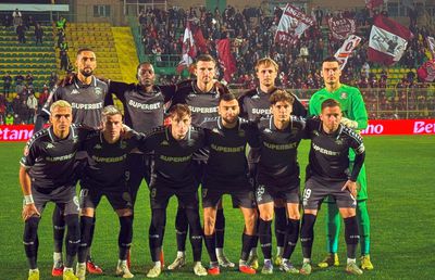 Fanii Rapidului au pus tunurile pe doi jucători: „Să se apuce de ping-pong, a fost paletă / Mă ofer să-i fac check-in”