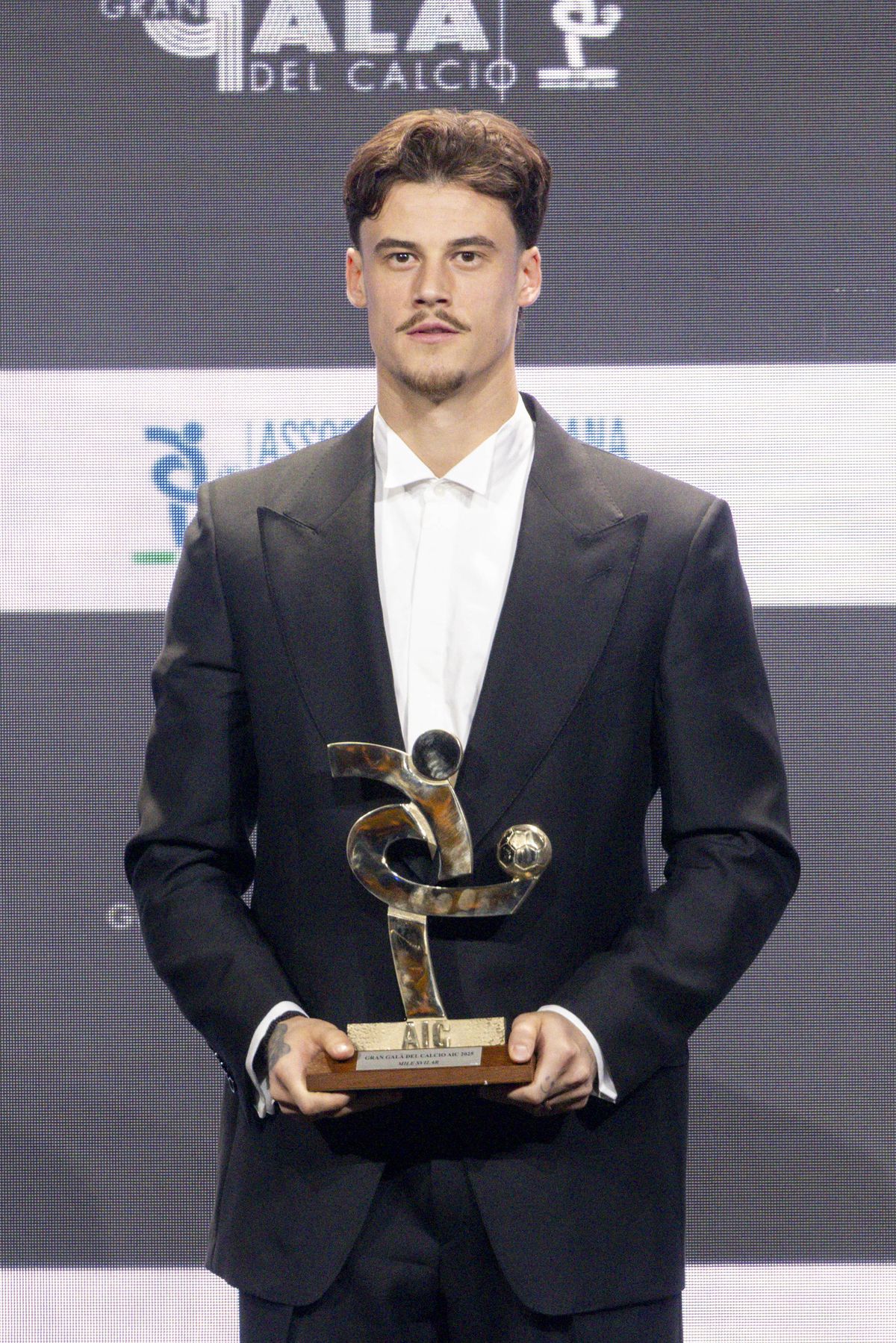 A fost ales cel mai bun portar din Serie A, dar nimeni nu s-a mai uitat la el când soția și-a făcut apariția...