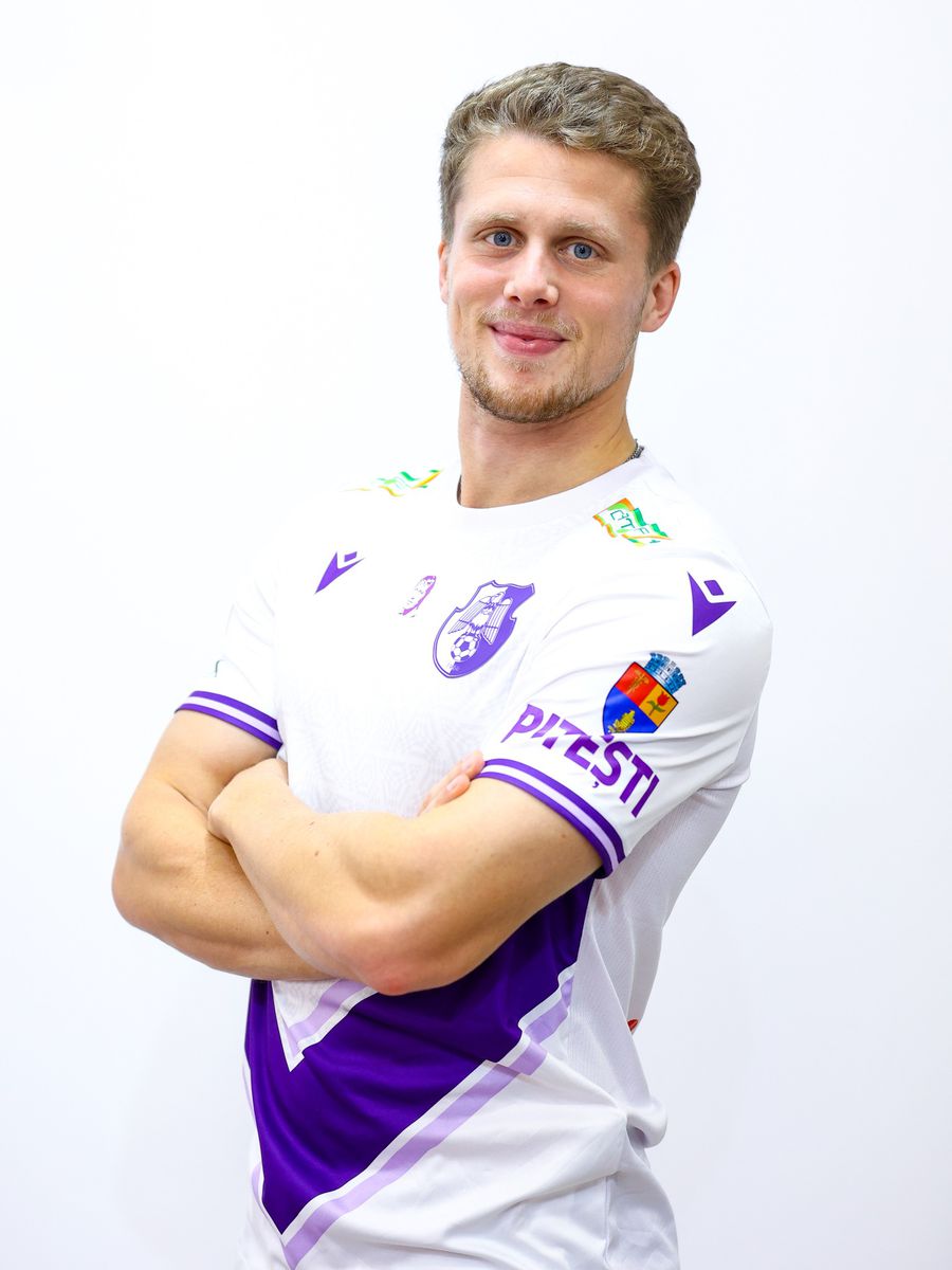 Xian Emmers, prezentat la FC Argeș / Foto: Facebook Revenire de senzație în Superliga! Fostul jucător de la Rapid a semnat