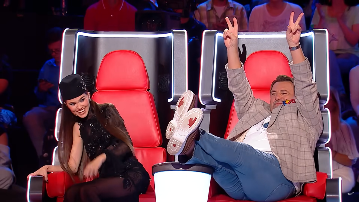 Eva, fiica dinamovistului Andrei Nicolescu, i-a „vrăjit” pe Smiley și pe Tudor Chirilă la Vocea României și a avansat în LIVE-uri