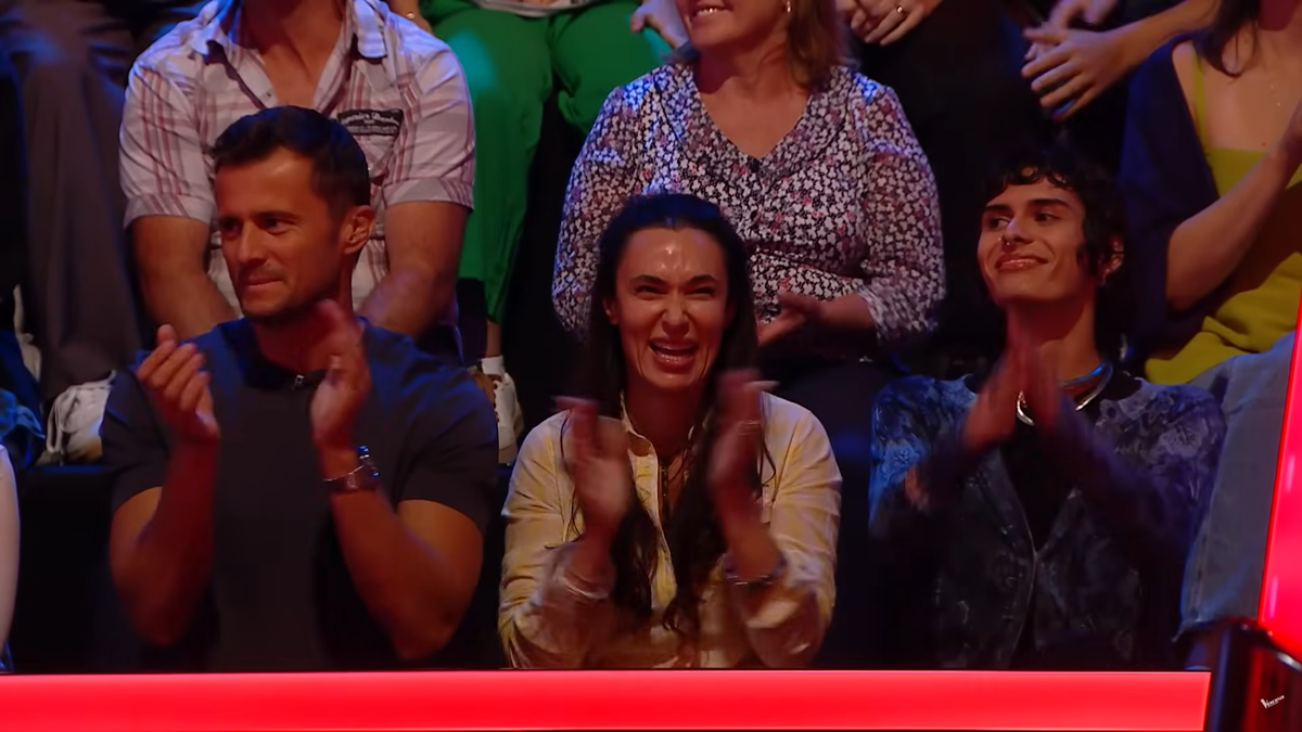 Eva, fiica dinamovistului Andrei Nicolescu, i-a „vrăjit” pe Smiley și pe Tudor Chirilă la Vocea României și a avansat în LIVE-uri