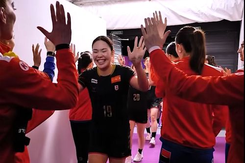 Jucătoarele României le-au felicitat pe japoneze pentru calificarea din grupa preliminară