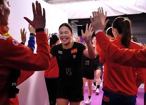 Reacția Federației Internaționale de Handbal la gestul făcut de jucătoarele României când s-au intersectat cu japonezele pe tunel: „Înduioșător”
