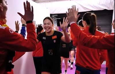 Reacția Federației Internaționale de Handbal la gestul făcut de jucătoarele României când s-au intersectat cu japonezele pe tunel: „Înduioșător”