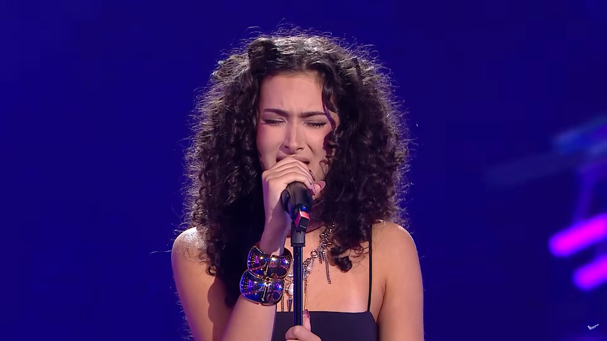 Eva, fiica dinamovistului Andrei Nicolescu, i-a „vrăjit” pe Smiley și pe Tudor Chirilă la Vocea României și a avansat în LIVE-uri