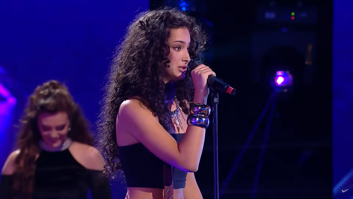 Eva, fiica dinamovistului Andrei Nicolescu, i-a „vrăjit” pe Smiley și pe Tudor Chirilă la Vocea României și a avansat în LIVE-uri