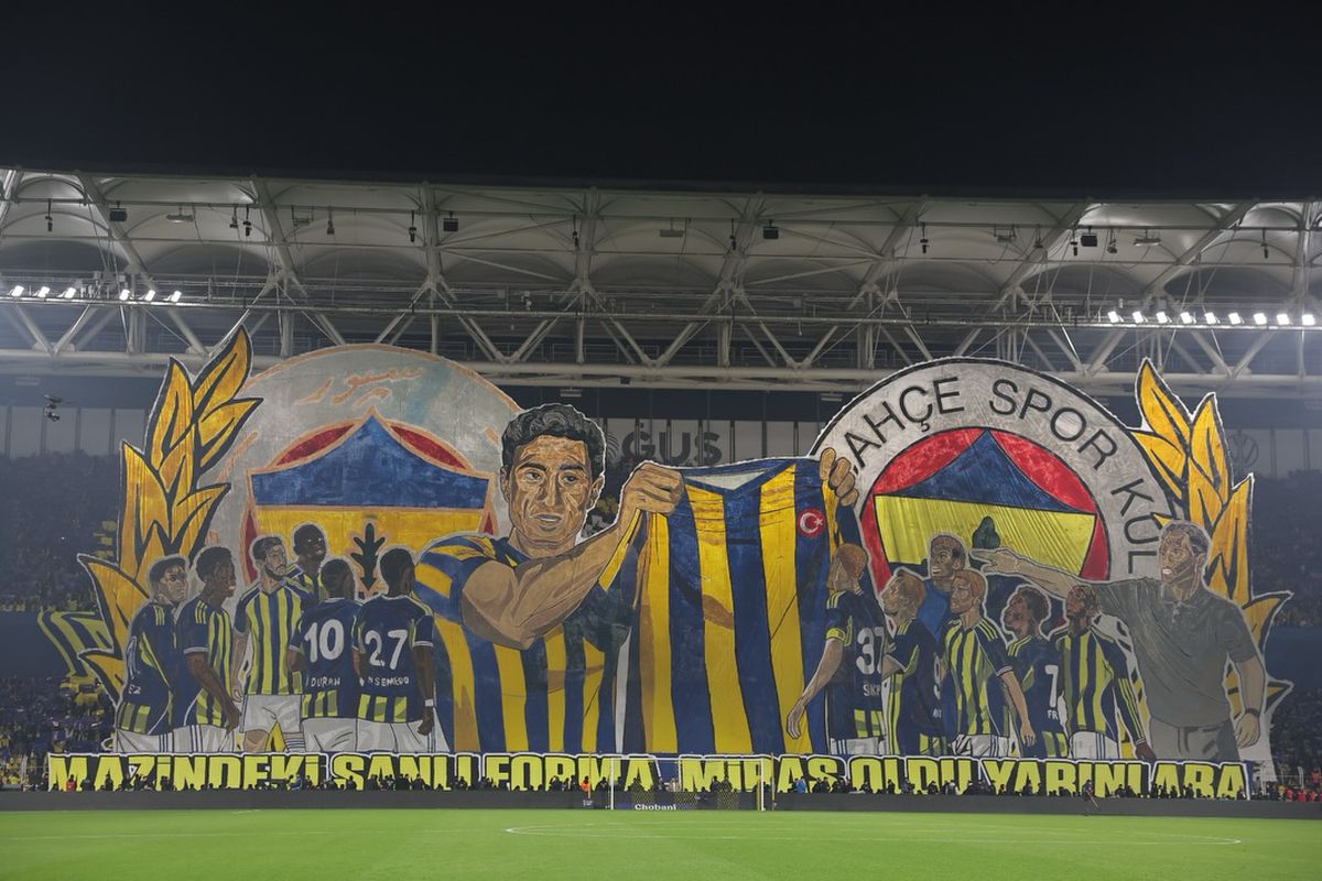 Scandal „bricheta” în Fenerbahce - Galatasaray! Lovit imediat după gol, sub privirile lui Lucescu