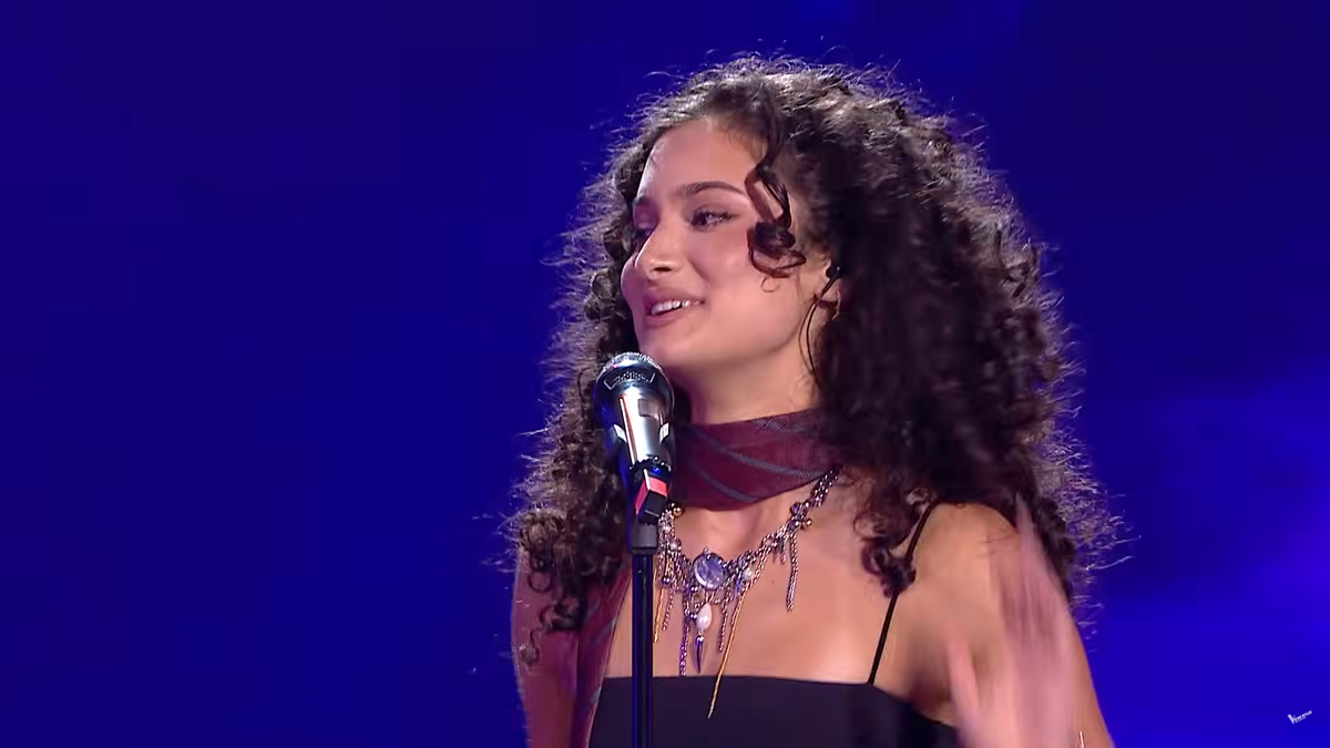 Eva, fiica dinamovistului Andrei Nicolescu, i-a „vrăjit” pe Smiley și pe Tudor Chirilă la Vocea României și a avansat în LIVE-uri