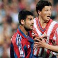 Luboslav Penev, în tricoul lui Atletico Madrid, într-un duel cu Pep Guardiola. Foto: Imago Images