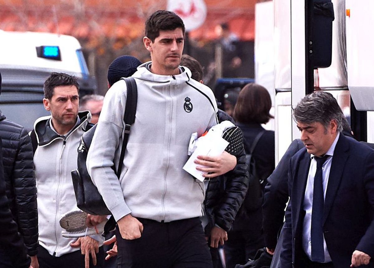 Mai rău ca-n telenovele! Thibaut Courtois a lăsat-o însărcinată pe vecina căsătorită, în timp ce soția lui aștepta un copil