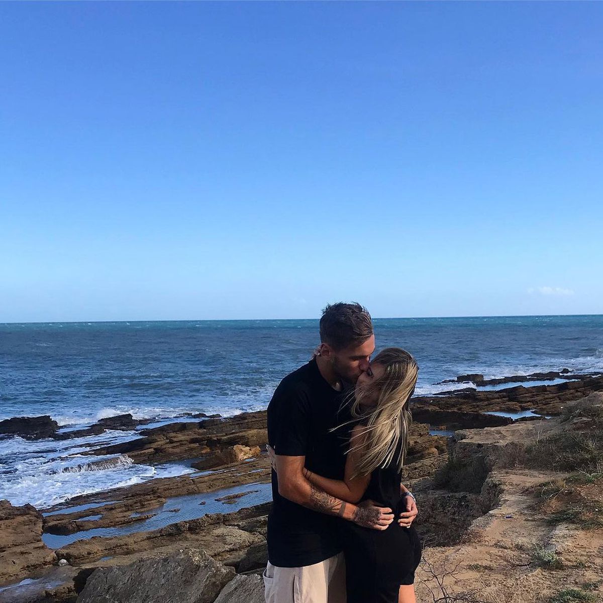 Ea e femeia care i-a făcut două fete internaționalului român, la doar 24 de ani: „Îi mulțumesc lui Dumnezeu! Mi-am dorit mereu să am copii de tânăr”