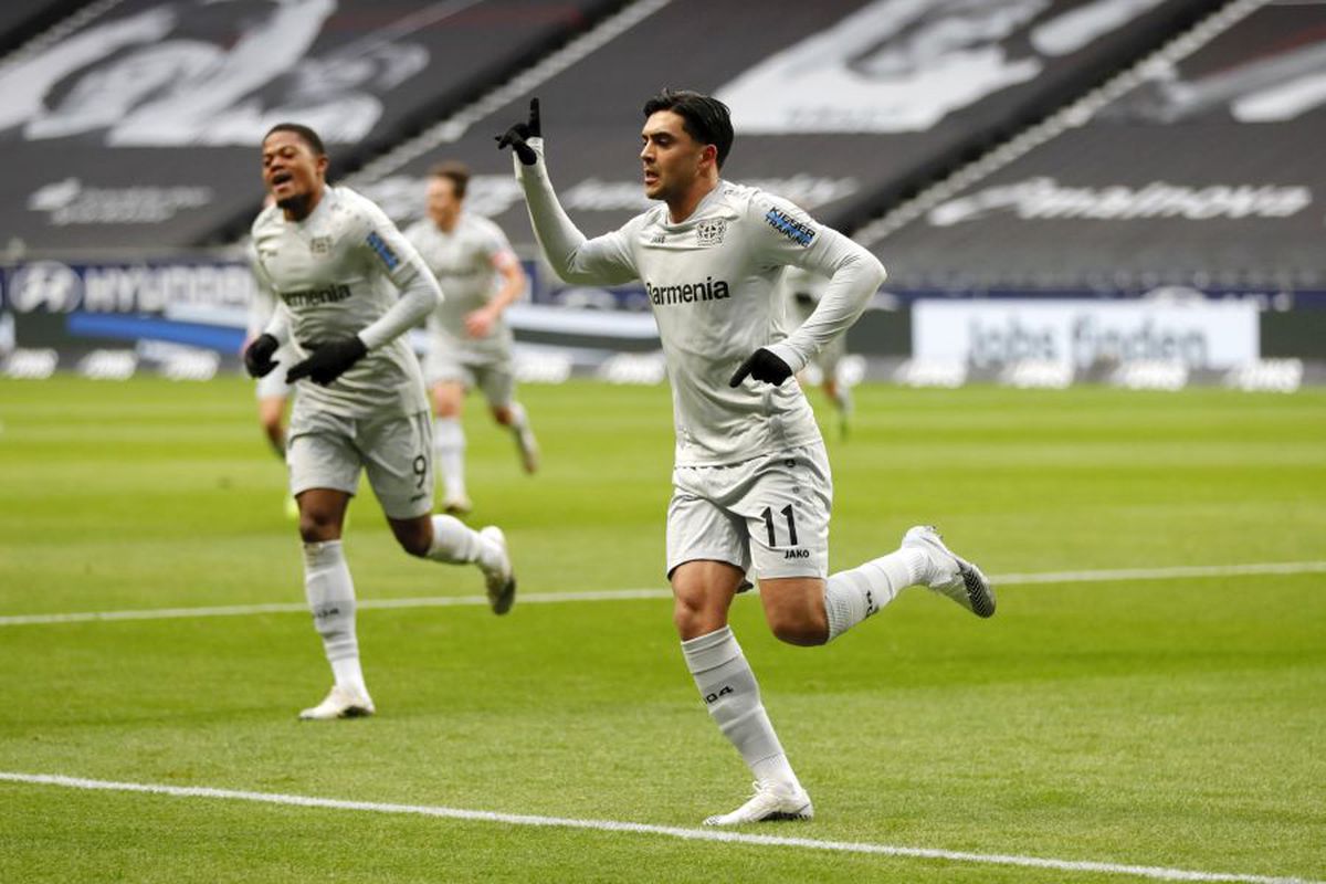 BUNDESLIGA. VIDEO Golul începutului de an vine din Germania » Reușită SENZAȚIONALĂ în Frankfurt - Leverkusen