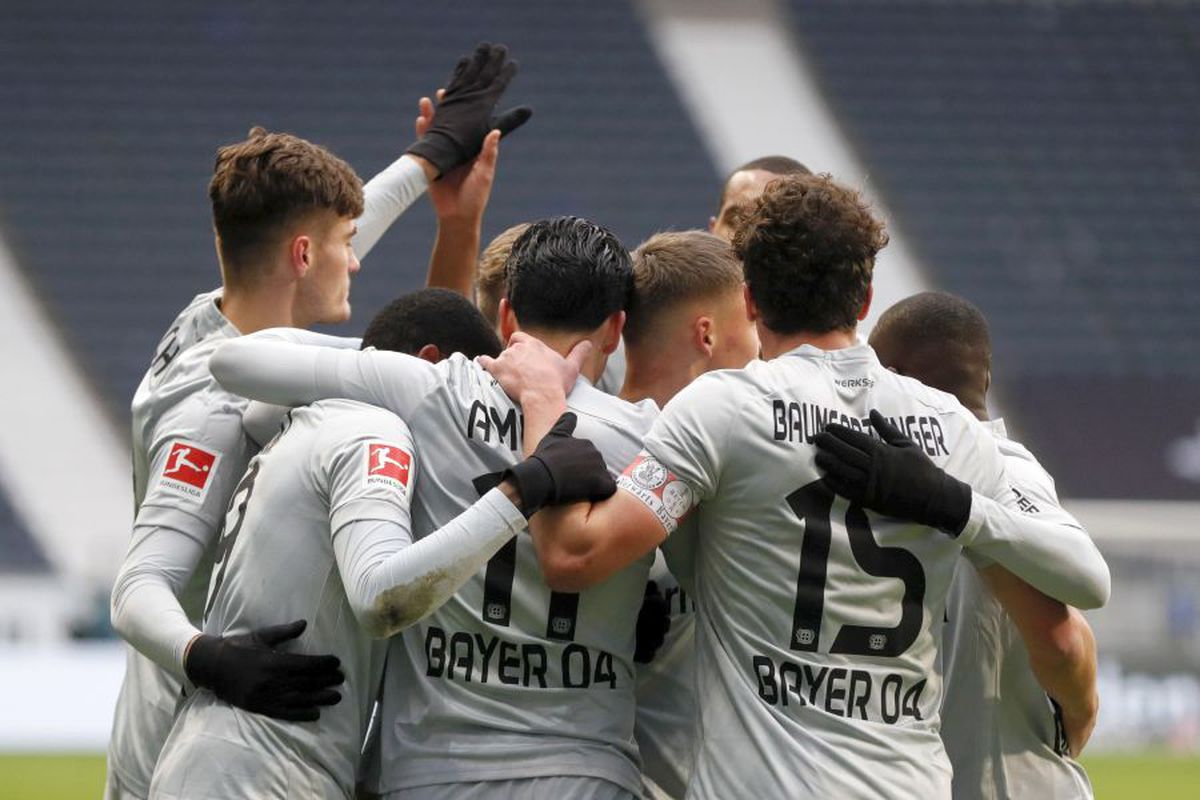BUNDESLIGA. VIDEO Golul începutului de an vine din Germania » Reușită SENZAȚIONALĂ în Frankfurt - Leverkusen