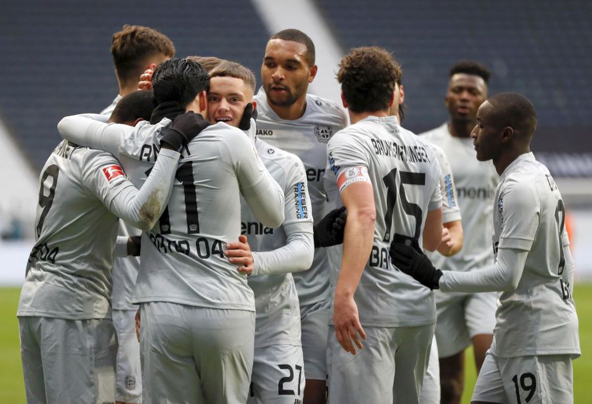 BUNDESLIGA. VIDEO Golul începutului de an vine din Germania » Reușită SENZAȚIONALĂ în Frankfurt - Leverkusen