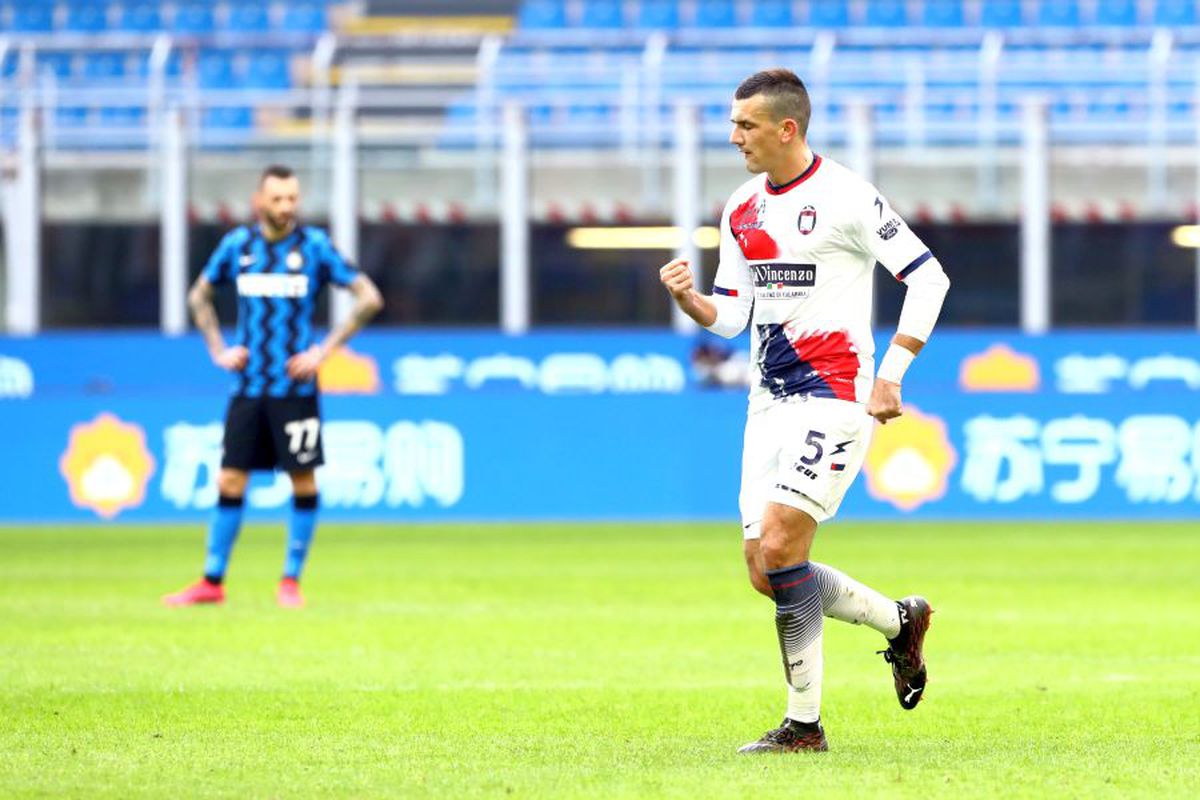 INTER - CROTONE 6-2. Ionuț Radu și Denis Drăguș, martori la spectacolul cu 8 goluri din Serie A