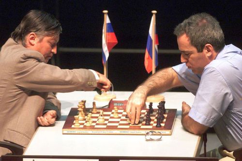 Karpov contra Kasparov, un meci jucat mereu cu titlul mondial pe masă