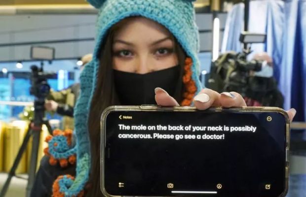 Elogiată în The New York Times! O microbistă al cărei tată e român i-a salvat viața unui membru din staff-ul tehnic a unei echipe de hochei