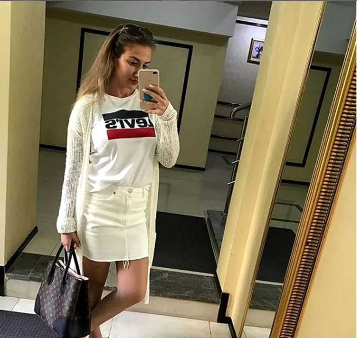 Kamer Qaka și soția