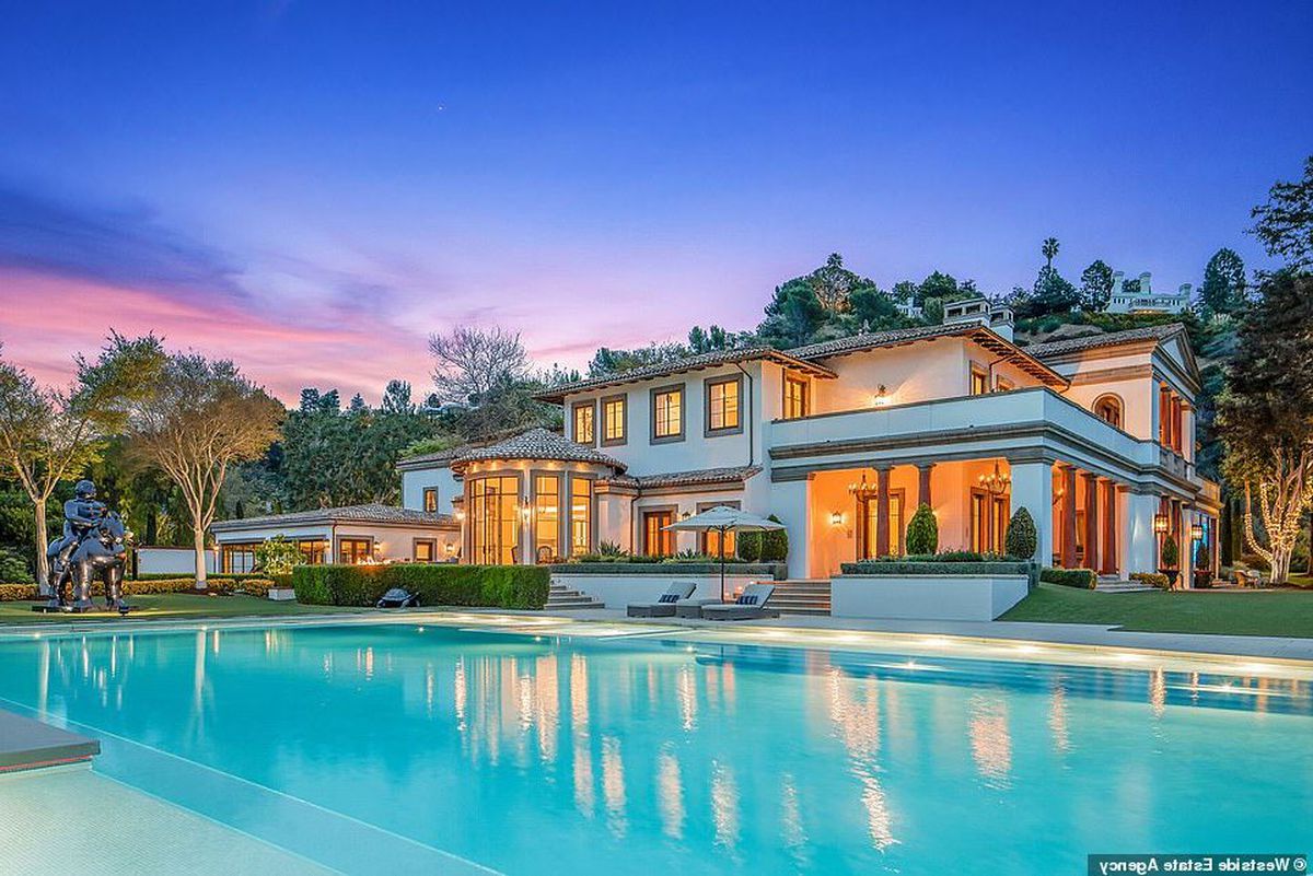 Motivul pentru care Adele trebuie să-i plăteasca 50 de milioane de euro lui Sylvester Stallone