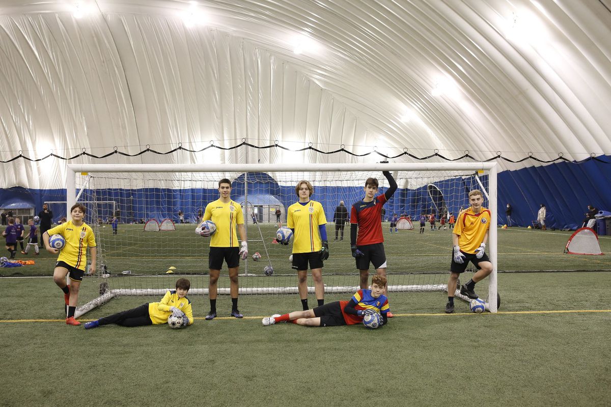 „Lecția Duckadam” se predă și în Canada » Gazeta l-a vizitat pe posesorul mănușilor lui Helmut: „Țelul meu e să apăr poarta naționalei României la un Mondial!”