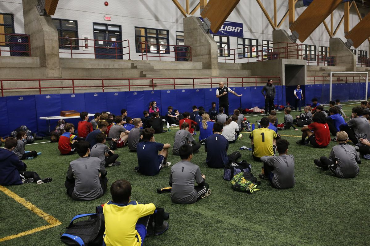 „Lecția Duckadam” se predă și în Canada » Gazeta l-a vizitat pe posesorul mănușilor lui Helmut: „Țelul meu e să apăr poarta naționalei României la un Mondial!”