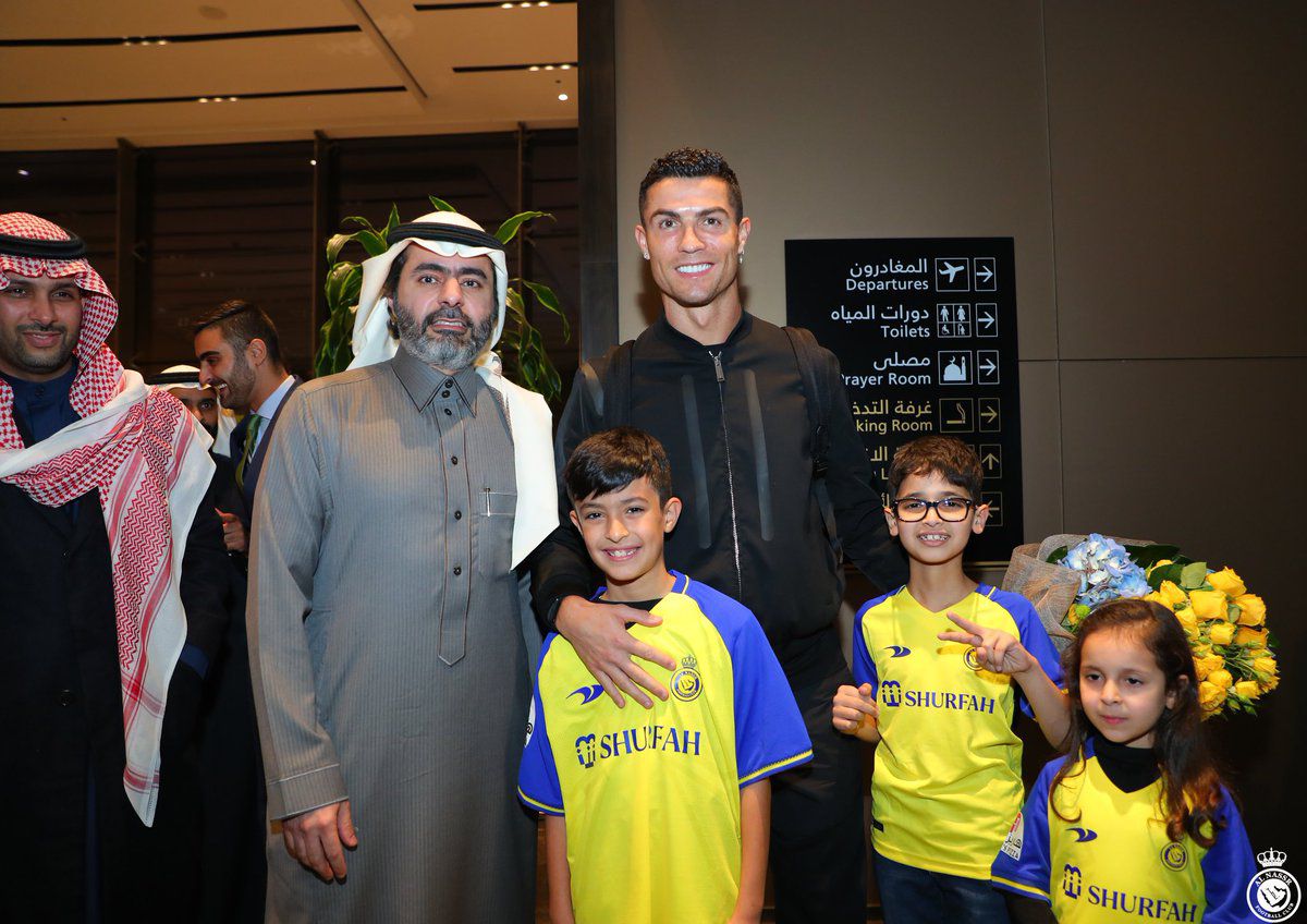 Imaginile care trădează destrămarea cuplului Ronaldo - Georgina?! Logodnica portughezului, deranjată de interacțiunea dintre Cristiano și o jurnalistă arabă
