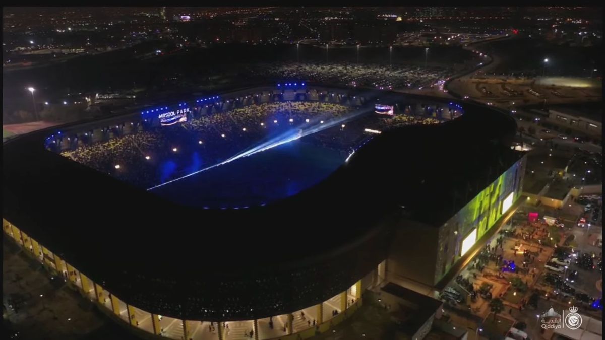 Cristiano Ronaldo, prezentat la Al Nassr: „Contractul este unicat, pentru că eu sunt un jucător unic” » Mii de fani au venit pe stadion pentru un eveniment spectaculos!