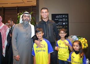 Poleit cu aur! Cum a fost întâmpinat Cristiano Ronaldo la aterizarea la Riyadh