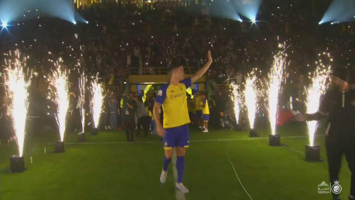 Cristiano Ronaldo, prezentat la Al Nassr: „Contractul este unicat, pentru că eu sunt un jucător unic” » Mii de fani au venit pe stadion pentru un eveniment spectaculos!