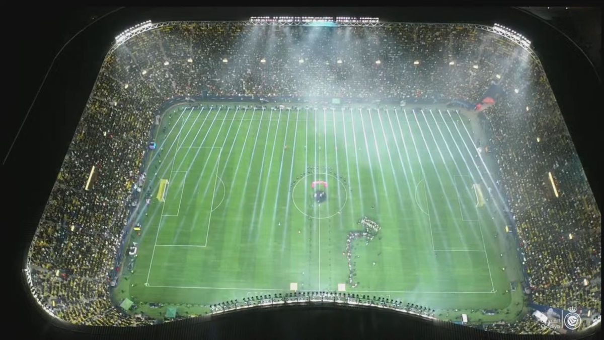 Cristiano Ronaldo, prezentat la Al Nassr: „Contractul este unicat, pentru că eu sunt un jucător unic” » Mii de fani au venit pe stadion pentru un eveniment spectaculos!