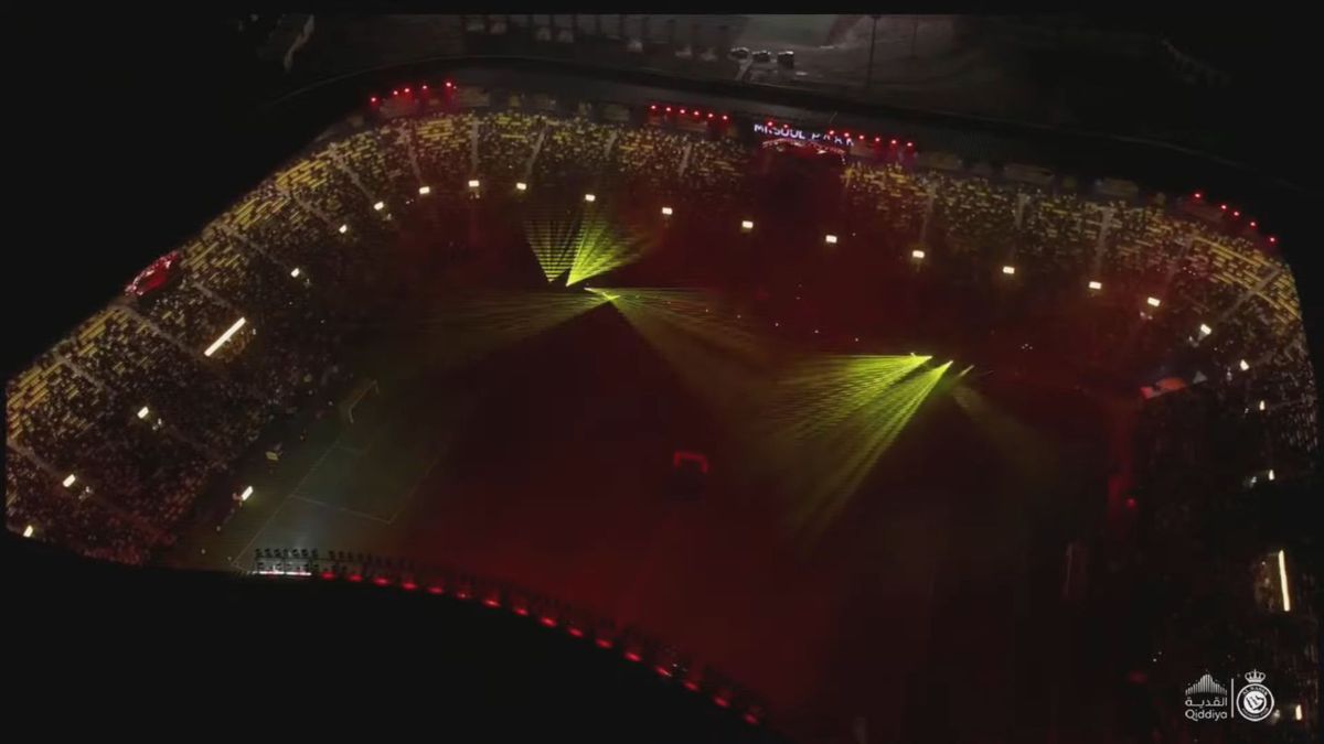 Cristiano Ronaldo, prezentat la Al Nassr: „Contractul este unicat, pentru că eu sunt un jucător unic” » Mii de fani au venit pe stadion pentru un eveniment spectaculos!