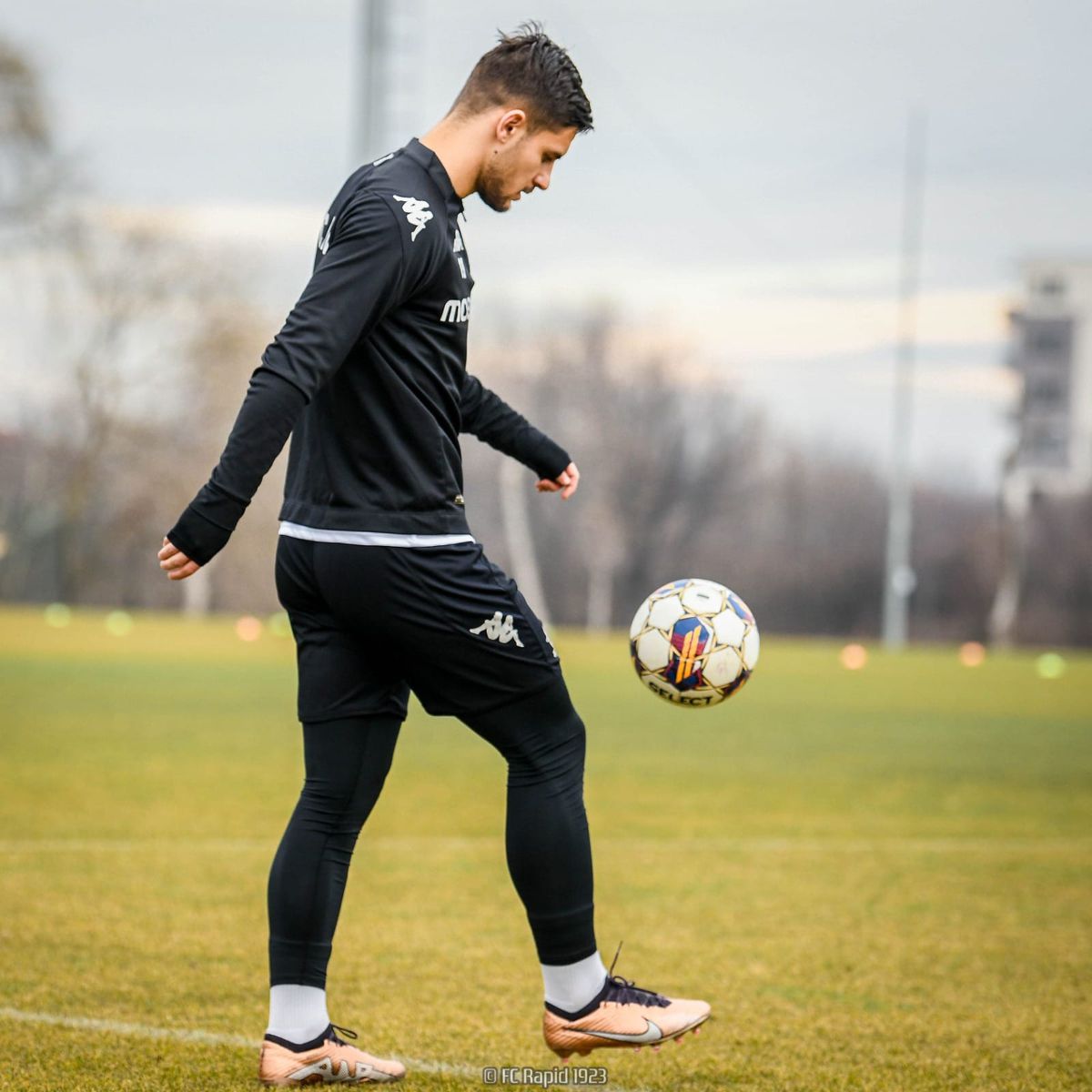 Rapid s-a reunit astăzi: 28 de jucători sub comanda lui Bergodi » Surprize-surprize. Cine l-a impresionat pe reporterul GSP: „Că tot ziceți că sunt firav”